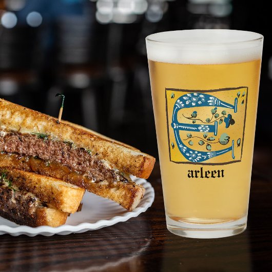 mittelalterlicher blutlichter Letter E Monogramm Glas