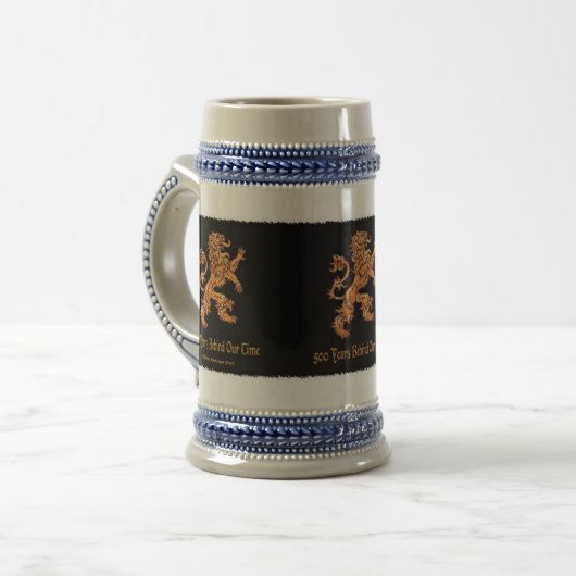 Mittelalterlicher Goldlöwe auf Schwarzem Bierglas (Vorderseite Links)