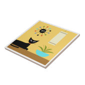 Mitteljahrskatze mit Kugelschreiber auf Gelb Fliese (Seite)