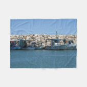 Mittelmeer-Fischerboote in Blaumeer-Design Fleecedecke (Vorderseite (Horizontal))