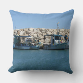 Mittelmeer-Fischerboote in Blaumeer-Design Kissen