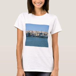 Mittelmeer-Fischerboote in Blaumeer-Design T-Shirt