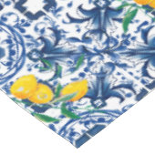 Mittelmeerfliesen, Majolika, blaue Fliesen, Zitron Tischdecke (Schrägansicht)