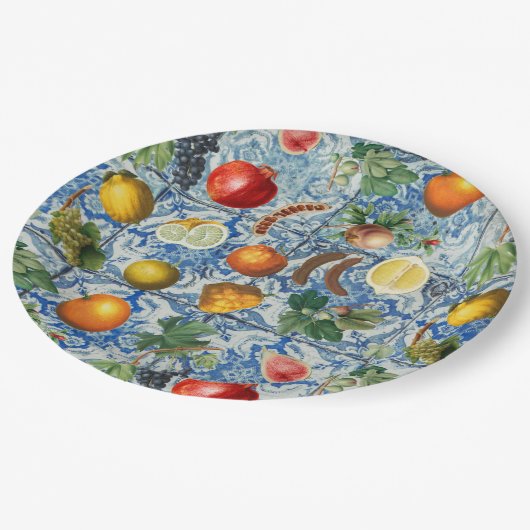 Mittelmeersommerfrucht und blaues weißes Mosaik Pappteller (Schrägansicht)