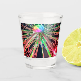 Mittelpunkt des Riesenrades Schnapsglas