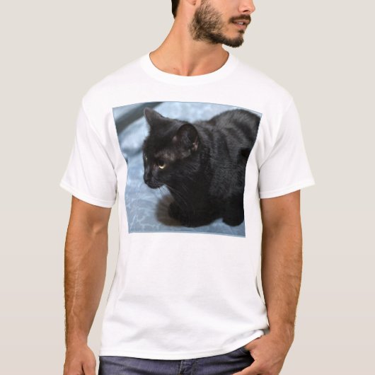 Mitternacht auf Blau (schwarze Katze) T-Shirt (Vorderseite)