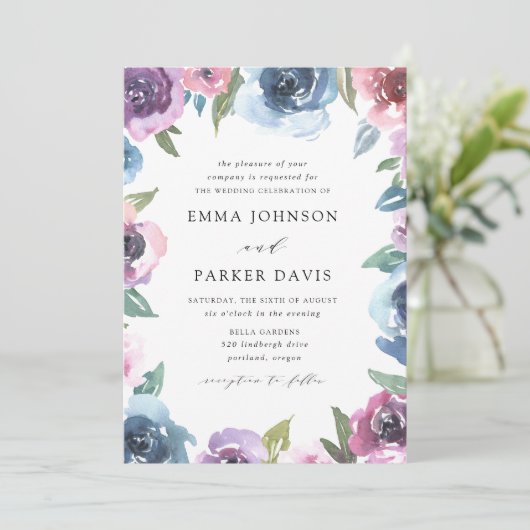 Mitternacht Blooms | Hochzeit mit Lila Blütenblume Einladung (Stehend Vorderseite)