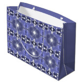 Mitternachts-Indigo-Kaleidoskop Große Geschenktüte (Rückseite Schrägansicht)