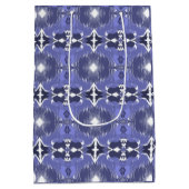 Mitternachts-Indigo-Kaleidoskop Mittlere Geschenktüte (Rückseite)