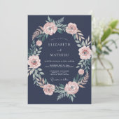 Mitternachts-Mauve-Kranz-Hochzeit Einladung (Stehend Vorderseite)