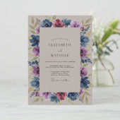 Mitternachtsblaue Amethyst-Wildblumen-Hochzeit Einladung (Stehend Vorderseite)