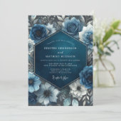 Mitternachtsblaue Blütenhochzeit Einladung (Stehend Vorderseite)