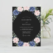 Mitternachtsblaue Pfingstrosen-Hochzeit Einladung (Stehend Vorderseite)