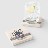 Mitternachtsblauer Kraken und dekorative Streifen Steinuntersetzer (Seitenansicht)