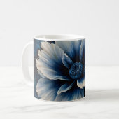 Mitternachtsblossom: Bezaubernde blaue Blume Kunst Kaffeetasse (Vorderseite Links)