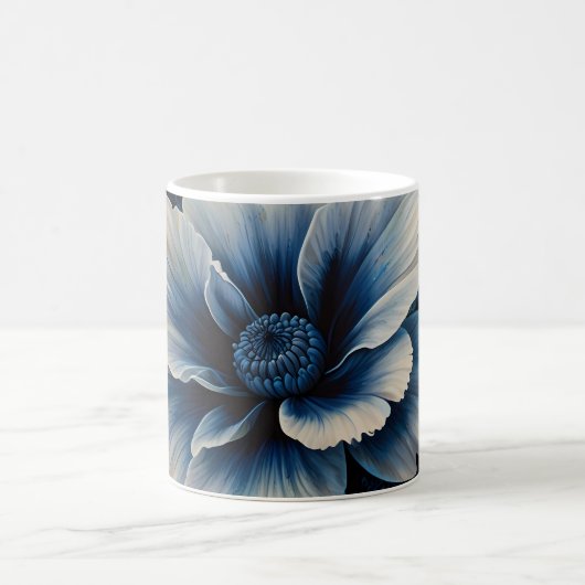 Mitternachtsblossom: Bezaubernde blaue Blume Kunst Kaffeetasse (Mittel)