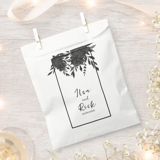 Mitternachtsblut: Eine dunkle Blumenhochzeit Geschenktütchen (Ausgeschnitten)