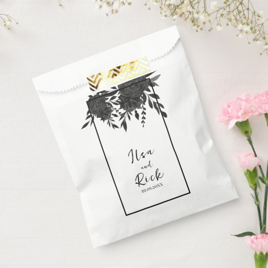 Mitternachtsblut: Eine dunkle Blumenhochzeit Geschenktütchen (Versiegelt)