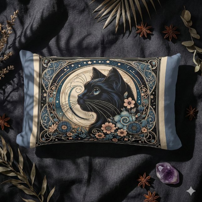 Mitternachtsmuse in versteinerten Moon-Rahmen Lendenkissen (Midnight Muse in a Petaled Moon Frame Lumbar Pillow Mockup B)