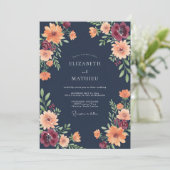 Mitternachtsorange-Wildflower-Hochzeit Einladung (Stehend Vorderseite)