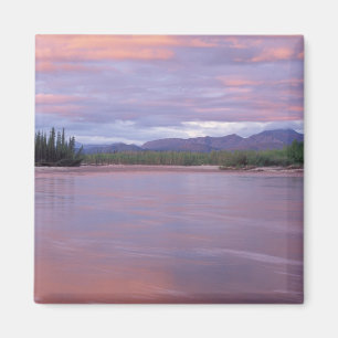 Mitternachtssonne über dem MacKenzie-Fluss Magnet