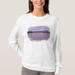 Mitternachtssonne über dem MacKenzie-Fluss T-Shirt
