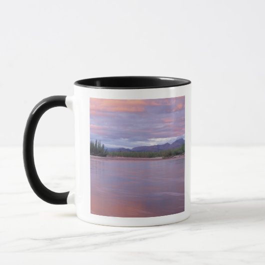Mitternachtssonne über dem MacKenzie-Fluss Tasse (Links)