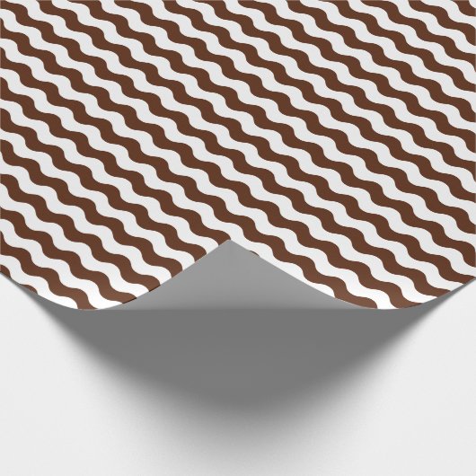 Mittleres Brown und Weiß-Wellen-Packpapier Geschenkpapier (Ecke)
