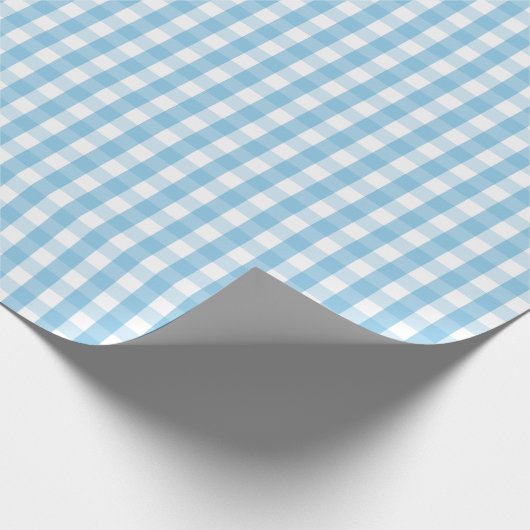 Mittleres hellblaues und weißes Gingham-Packpapier Geschenkpapier (Ecke)