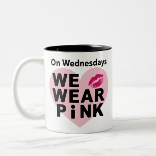 Mittwochs tragen wir rosa lustigen Valentinstag  Zweifarbige Tasse
