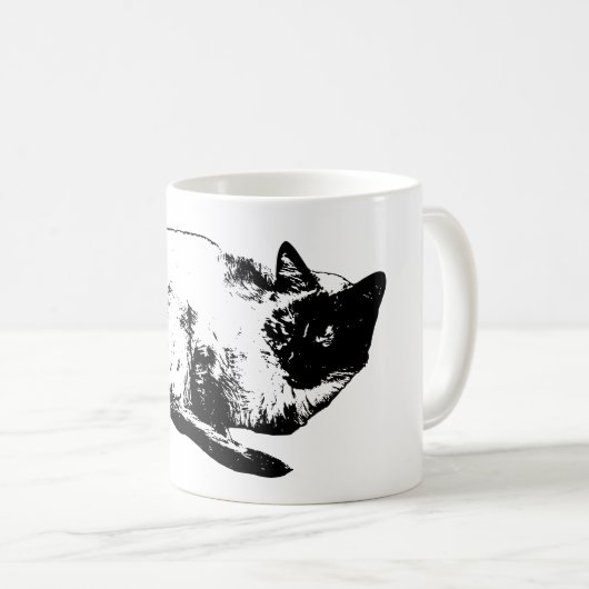 Mitwinterkatze in ruhiger Pose Kaffeetasse (VorderseiteRechts)