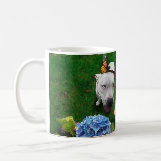 Mitzy das Mariposa (Hund mit Kaffeetasse (Links)