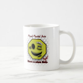 MIXED MARTIAL ARTS Lächeln, hat einen schönen Kaffeetasse