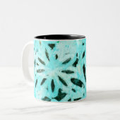 Mixed Media Daisy Art Zweifarbige Tasse (Vorderseite Links)