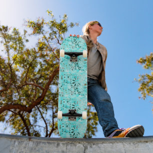 Mixed Media Gänseblümchen-Kunst Skateboard