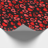 Mixed Red Hearts auf schwarz Geschenkpapier (Ecke)