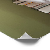Mixed Rennen Girl sitzt auf Bücherstapeln Poster (Ecke)