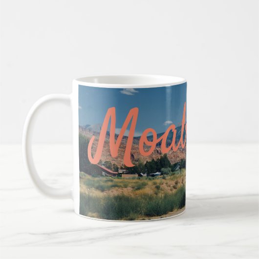 Moab Utah Trailer in der Wüste Tasse (Links)