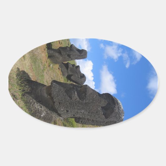 Moai bei Rano Raraku, Osterinsel Ovaler Aufkleber (Vorderseite)