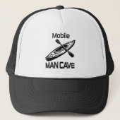 Mobile Man Cave Kayak Truckerkappe (Vorderseite)