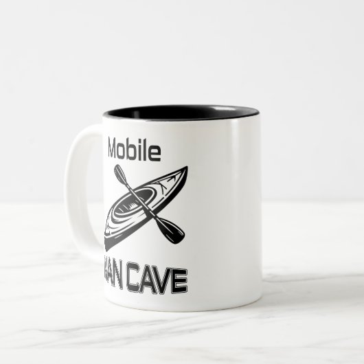 Mobile Man Cave Kayak Zweifarbige Tasse (Vorderseite Links)