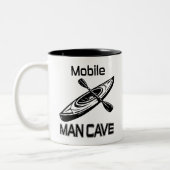 Mobile Man Cave Kayak Zweifarbige Tasse (Links)
