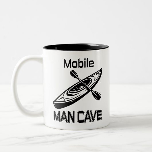 Mobile Man Cave Kayak Zweifarbige Tasse (Links)