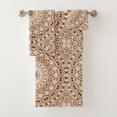 Mocha Brown Geometric Mandala Pattern Badhandtuch Set (Insitu)