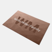 Mocha Brown geometrisches Maschenmuster Monogram Fußmatte (Schrägansicht)
