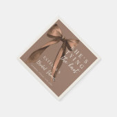 Mocha Brown She's Tying The Knot Bow Bridal Shower Serviette (Ecke)