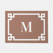 Mocha Brown und White Greece Key Border Monogram Fußmatte (Vorderseite)