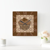 Mocha / Coffee Frosted Cupcake, Lace Background Quadratische Wanduhr (Zuhause)