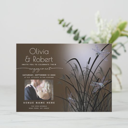 Mocha Glow Verlobung Moonlight Dragonfly Einladung (Stehend Vorderseite)