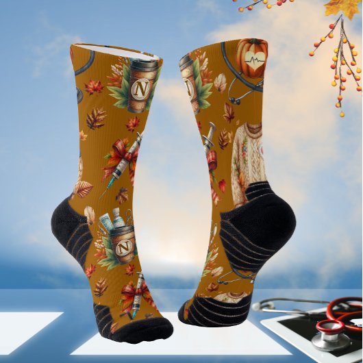 Mocha Monogram Nurse Herbst Essentials Crew Socken